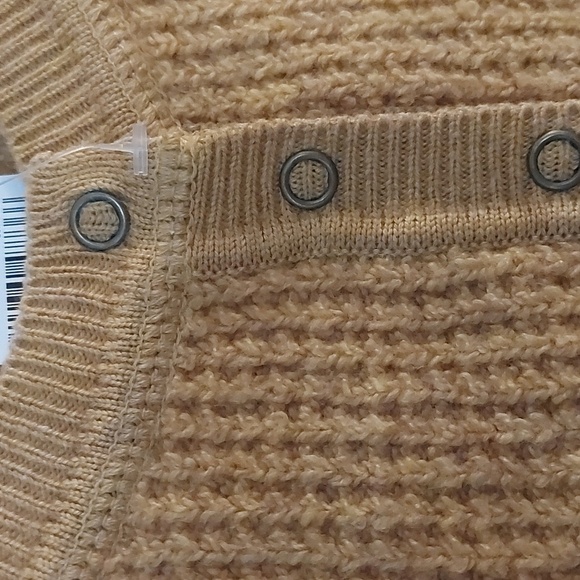 NWT American Eagle Mustard Ribbed Henley Sweater Size Medium - Picture 5 of 6